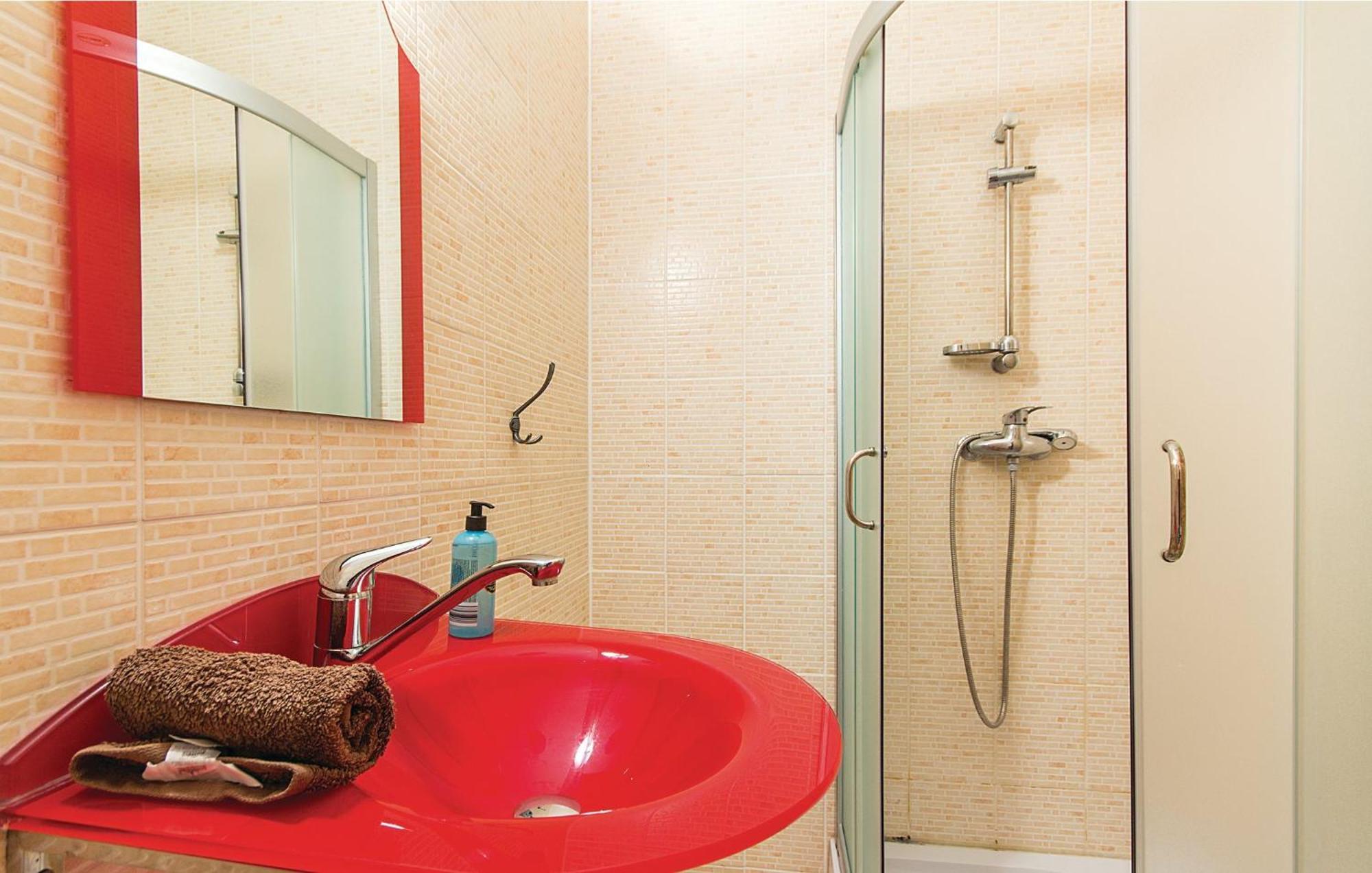7 Bedroom Stunning Home In ลิทซ์ยัน ภายนอก รูปภาพ