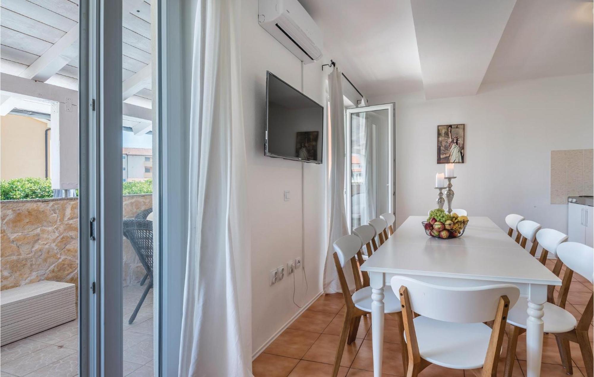 7 Bedroom Stunning Home In ลิทซ์ยัน ภายนอก รูปภาพ